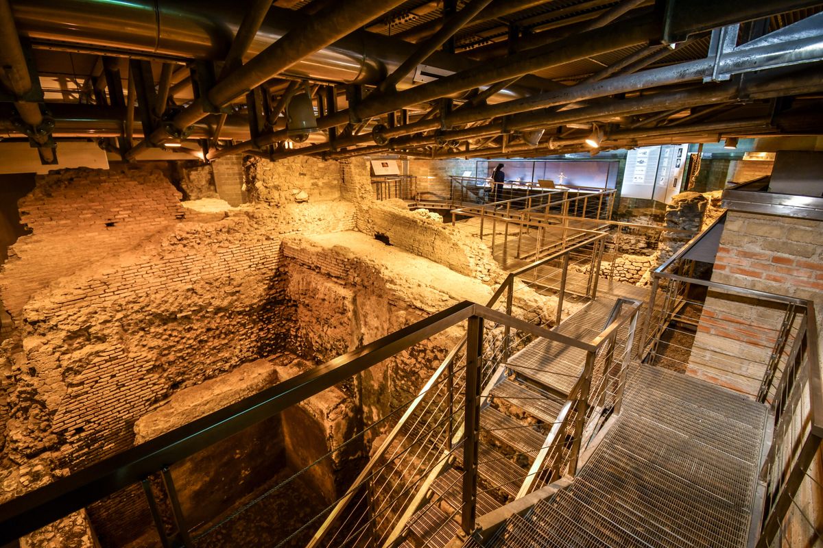 DISCOVER THE UNDERGROUND OF TREVI'S FOUNTAIN, THE CITY OF WATER