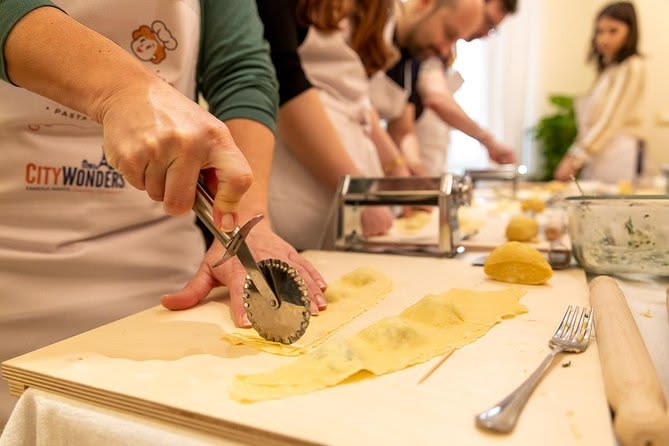 THE ROMAN CUISINE: GROCERY SHOPPING AND COOKING CLASS IN A SMALL GROUP