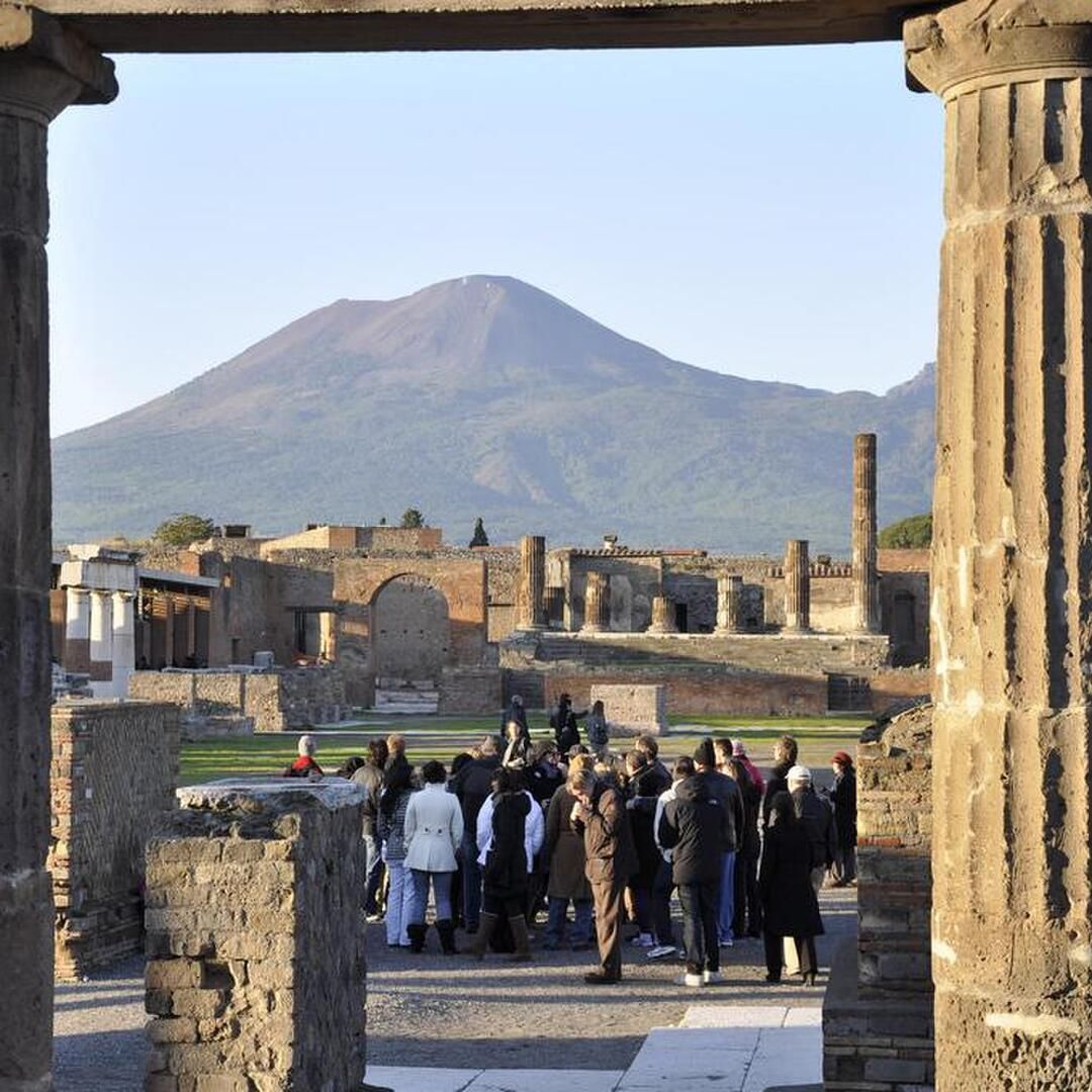 SMALL GROUP TOUR TO THE ENCHANTING AMALFI COAST AND POMPEII RUINS BY MINIVAN FROM ROME