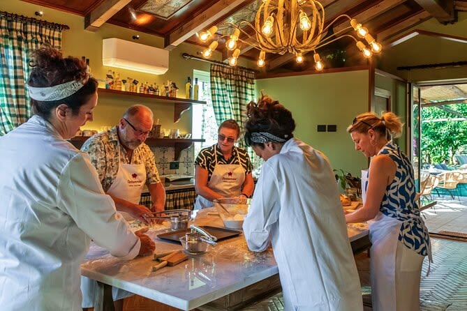 SEMI-PRIVATE COOKING EXPERIENCE IN THE ROMAN COUNTRYSIDE BY MINIVAN