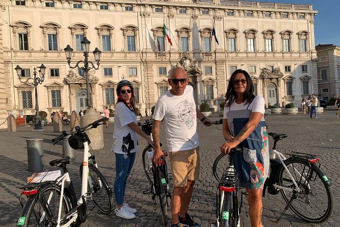 SHINE LIKE A STAR: SHARED E-BIKE PHOTO TOUR IN ROME WITH PROFESSIONAL PHOTO SHOOT