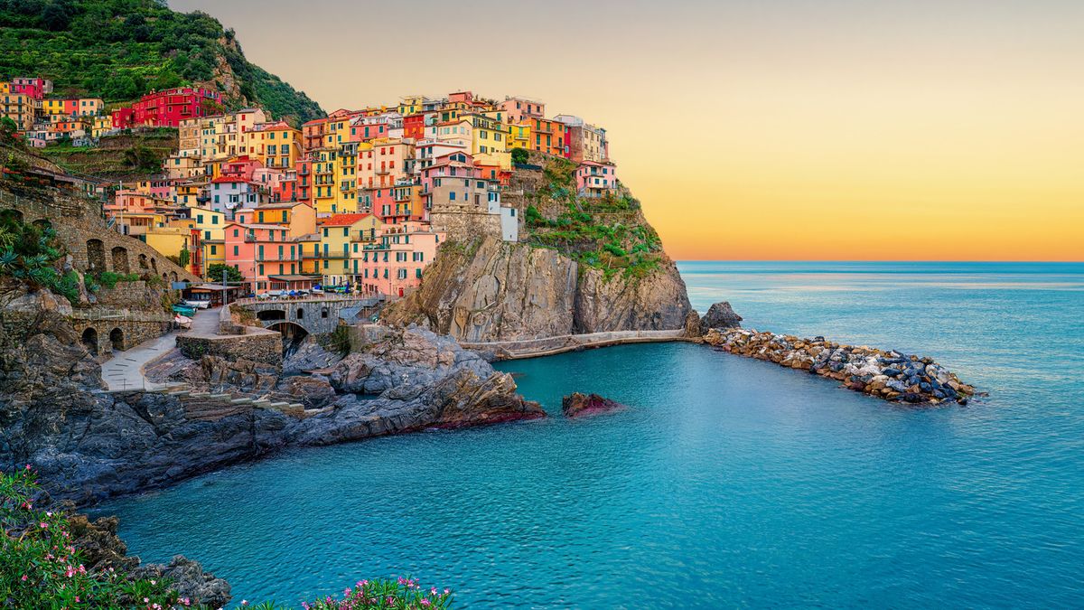 DISCOVER CINQUE TERRE NATIONAL PARK AND PISA IN ONE DAY
