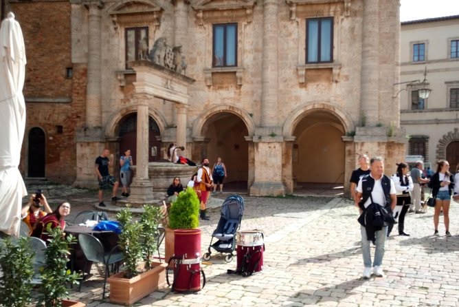 TUSCAN HILLS FULL-DAY TOUR: VAL D’ORCIA, MONTALCINO, MONTEPULCIANO & PIENZA WITH 2 WINE & CHEESE TASTINGS