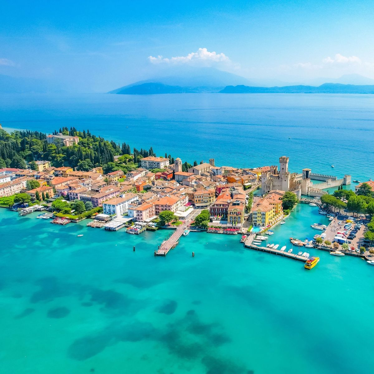 FULL DAY TOUR TO DISCOVER VERONA, LAKE GARDA & SIRMIONE FROM MILAN