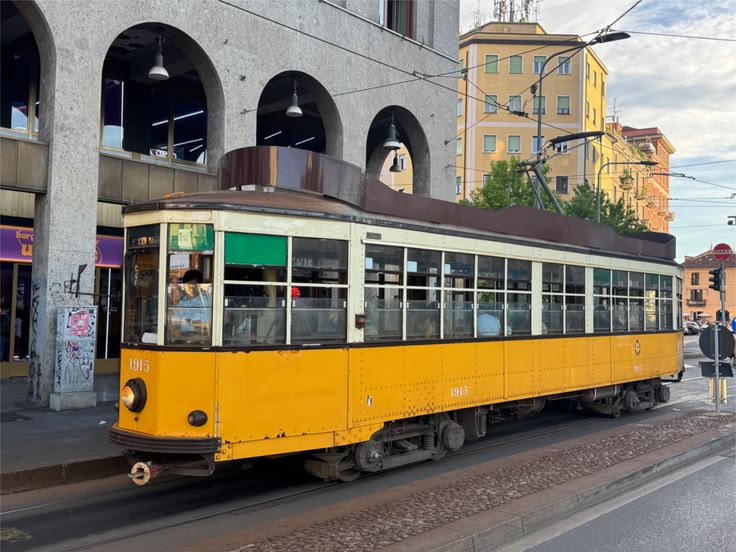 DISCOVER THE BEST OF MILAN BY TRAM