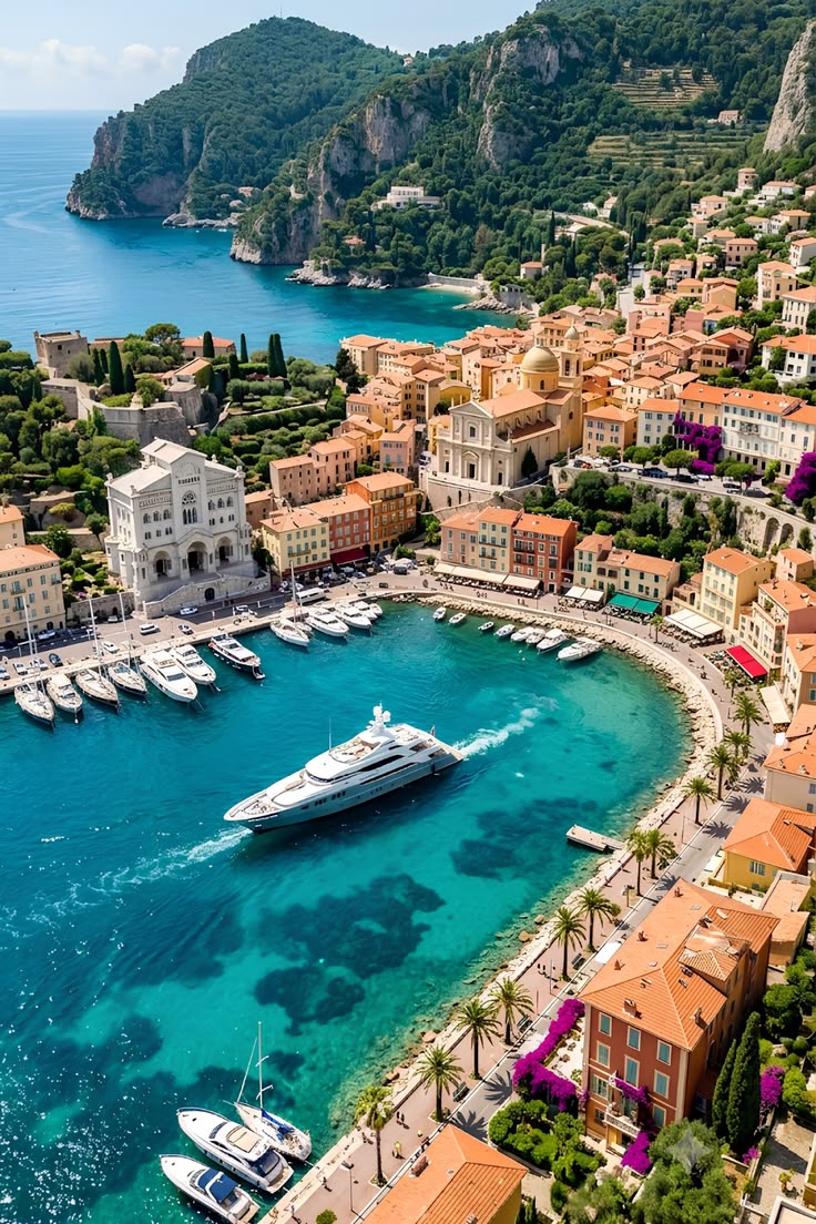 PRIME EXPERIENCE TO SORRENTO COAST, CAPRI AND THE BLUE GROTTO BY BOAT - MAXIMUM 8 PEOPLE
