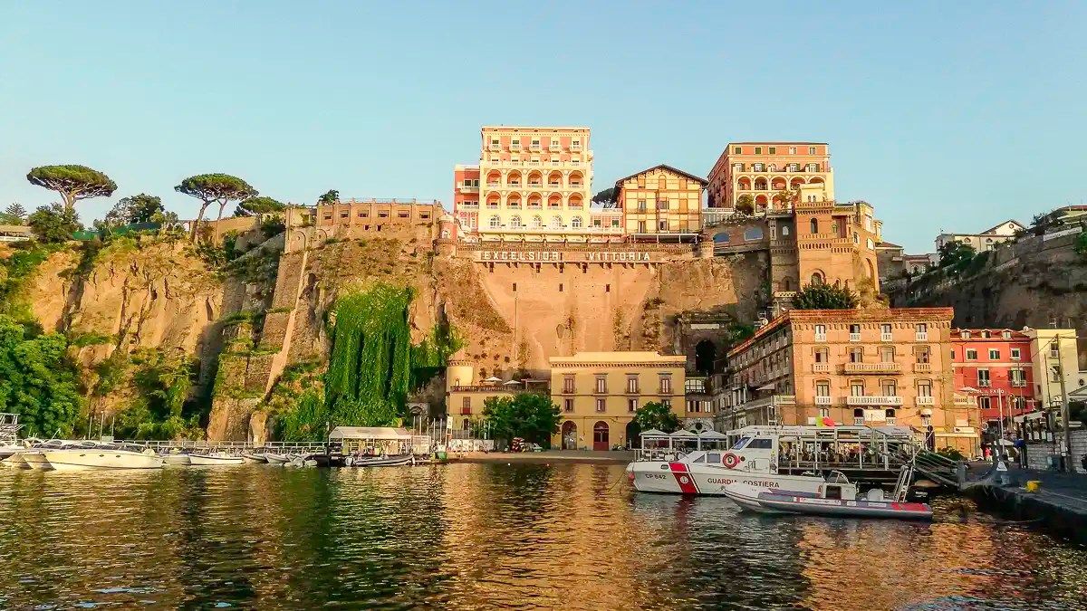 GUIDED WALKING TOUR OF SORRENTO IN THE COMPANY OF A LOCAL GUIDE