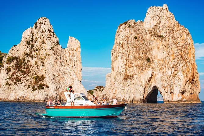 HALF DAY FUN & SWIM TOUR TO CAPRI FROM SORRENTO BY BOAT - MAXIMUM 12 PEOPLE