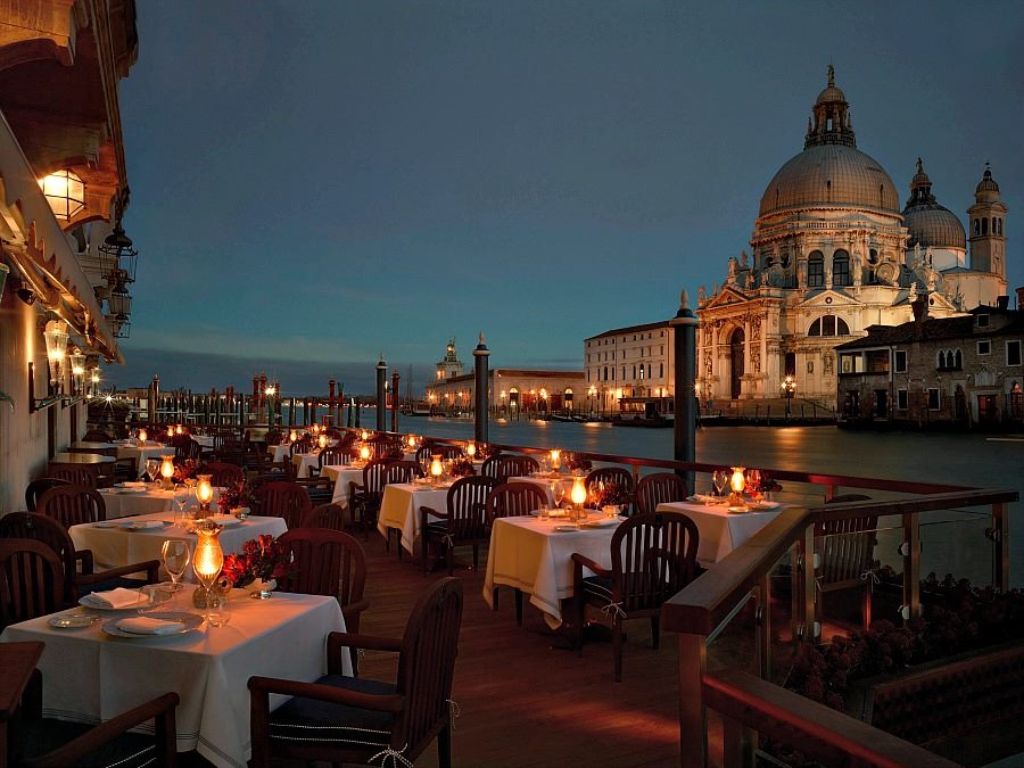 EXCLUSIVE WINE TASTING AND DINNER IN ELEGANT SURROUNDINGS