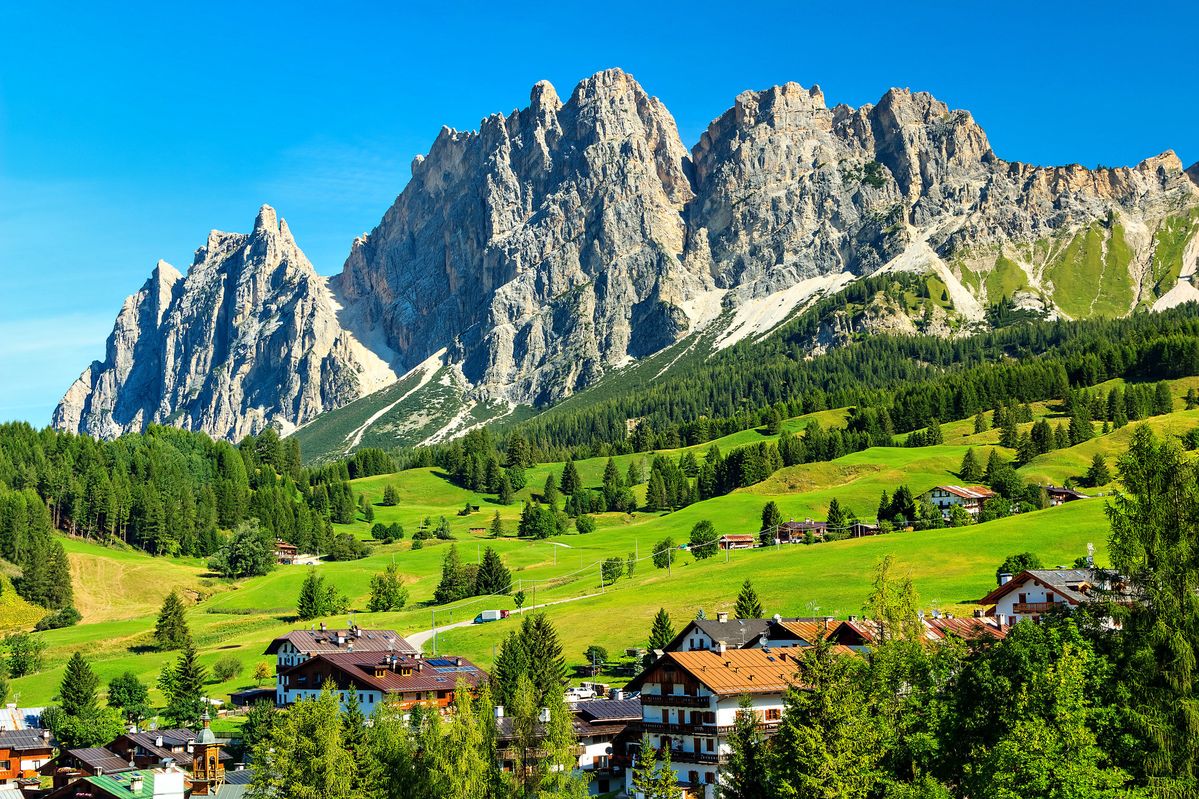PRIVATE TOUR TO DISCOVER THE WONDERFUL MOUNTAINS OF THE DOLOMITES AND THE DELIGHTFUL CORTINA