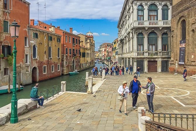 VENICE WALK IN THE COMPANY OF A PRIVATE PROFESSIONAL GUIDE TO DISCOVER THE CITY