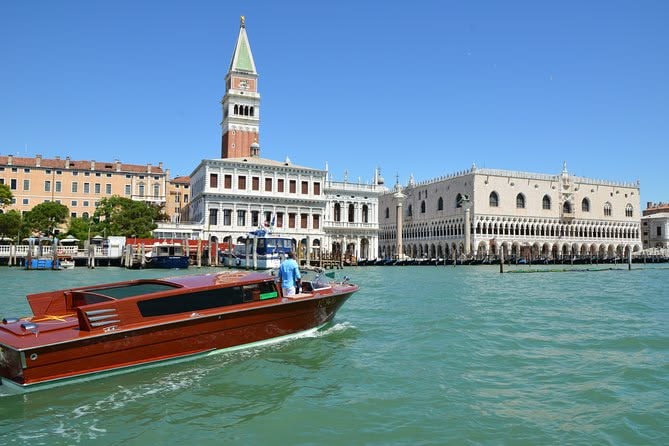 VENICE MARCO POLO AIRPORT PRIVATE MOTORBOAT DEPARTURE TRANSFER FROM YOUR HOTEL IN VENICE OR LIDO ISLAND