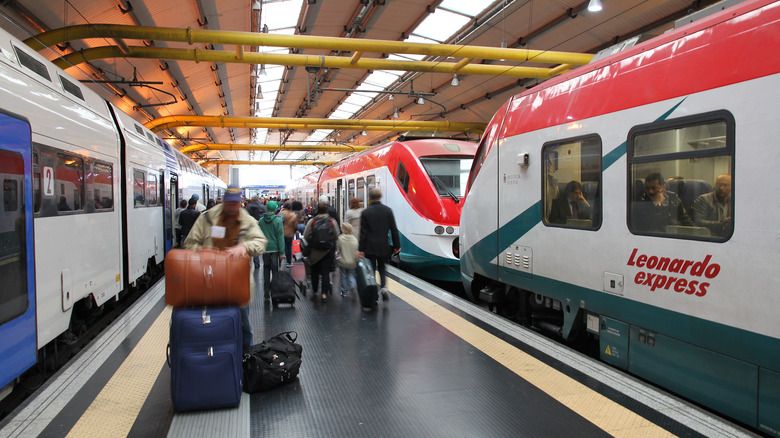 VENICE SANTA LUCIA TRAIN STATION PRIVATE MOTORBOAT DEPARTURE TRANSFER FROM YOUR HOTEL IN VENICE