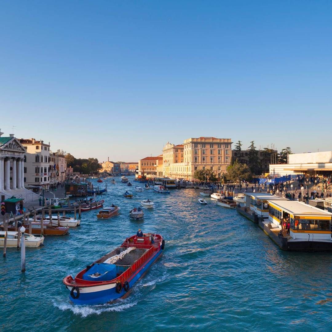 VENICE SANTA LUCIA TRAIN STATION PRIVATE MOTORBOAT DEPARTURE TRANSFER FROM YOUR HOTEL ON LIDO ISLAND