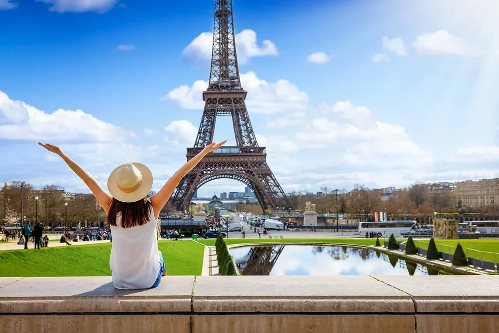 City Tour and Eiffel Tower Summit with Reserved Access