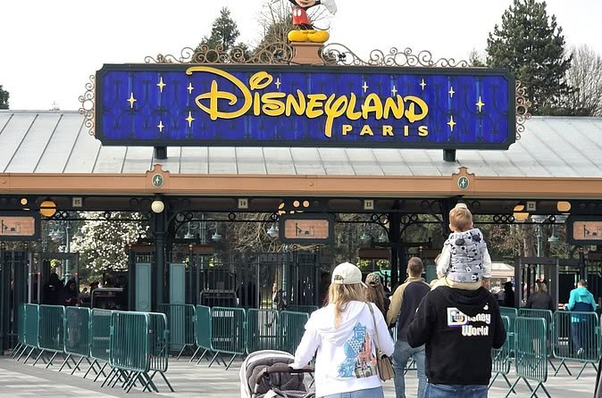 Disneyland Paris: 1 Day Trip 1 Disney Park with Transport
