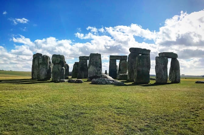 Stonehenge and Cotswolds Tour from London