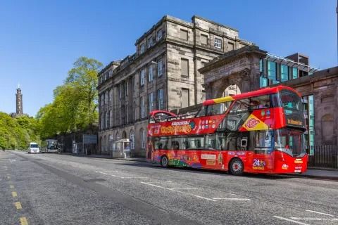 Day Trip to Edinburgh with Bus Tour & Edinburgh Castle Entry